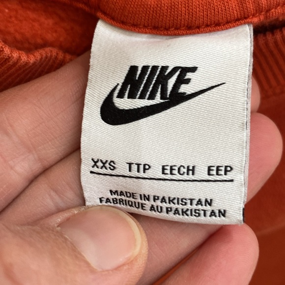 Nike Women's Red Sweater - Picture 3 of 3